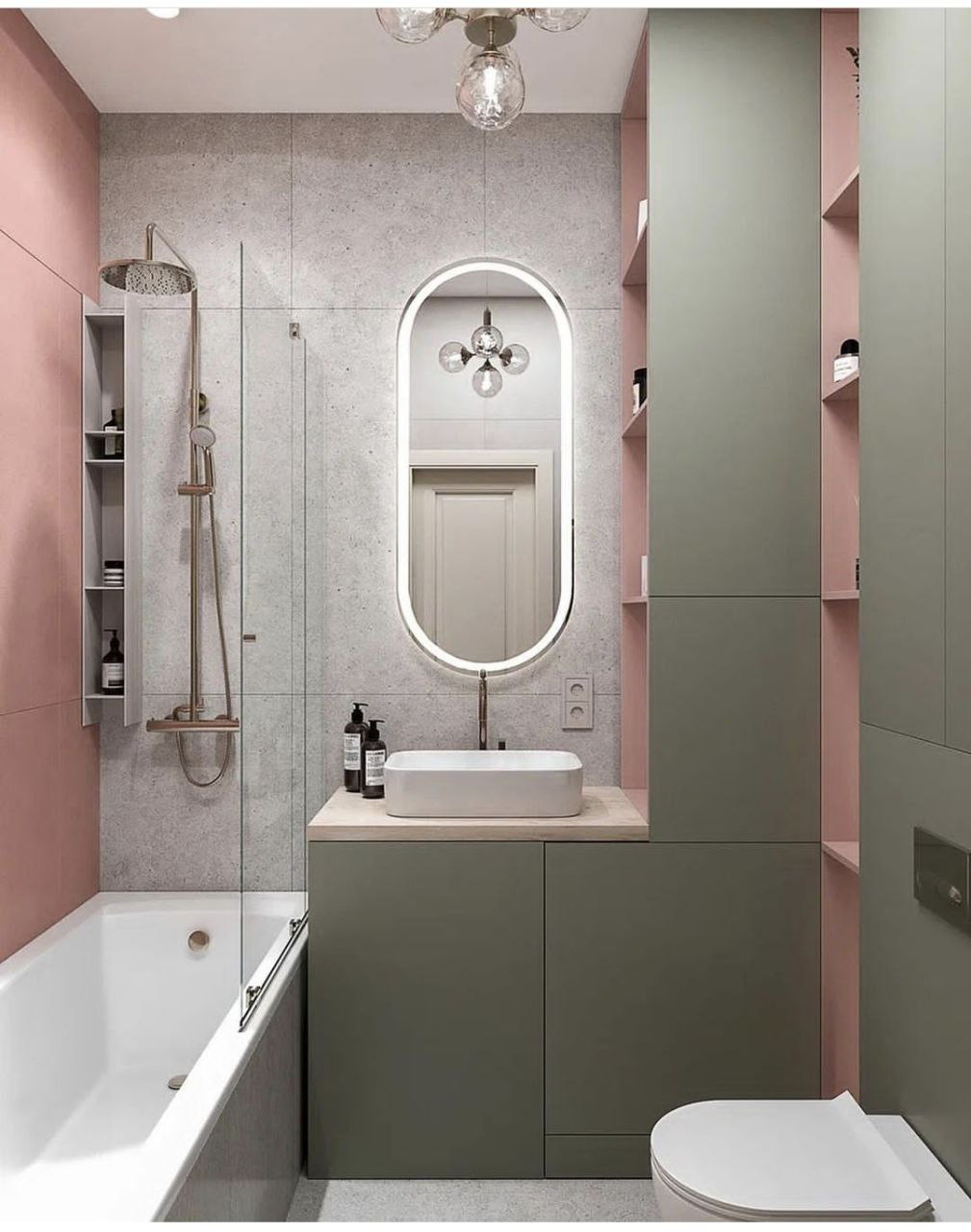 Sala de estar del apartamento moderno con sofá y mesa de centro